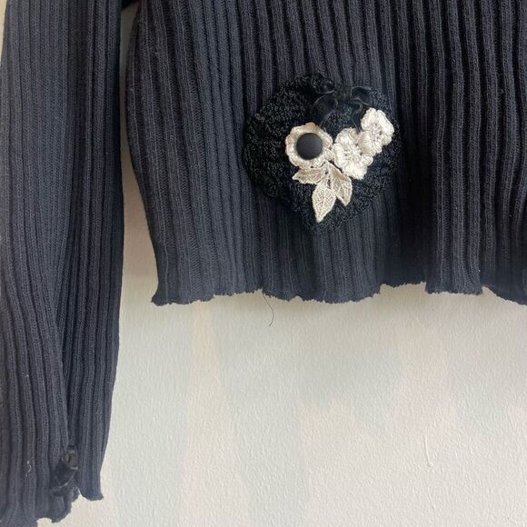 Vintage Y2K Ribbed Button Washed Black Crop Top w/ Knit Detail - Medium - Picture 4 of 5